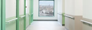 LEXAN™-CLINIWALL™-SHEET-CADIX-hospital-with-view-uitsnede-Aug-09-2024-12-34-34-6121-PM
