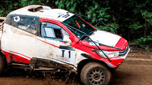 Off-road vehicle glazing with polycarbonate